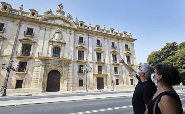 El TSJCV revoca la prisión permanente revisable del hombre que asesinó de 69 puñaladas a su madre en Sant Vicent