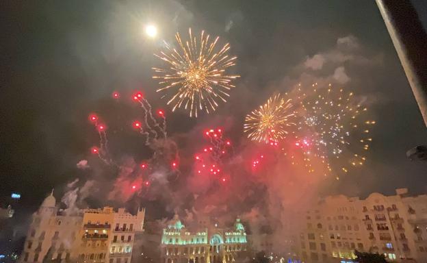 Ricasa ilumina la noche de Valencia