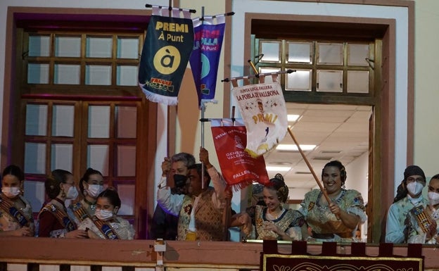 Plaça de l'Hort se lleva los premios a mejor monumento grande e infantil en la Pobla de Vallbona