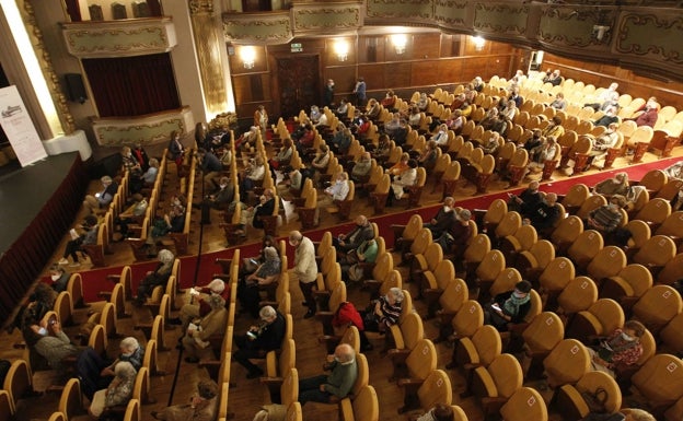 Cines y teatros ya no tendrán que dejar asientos libres para mantener las distancias por la pandemia