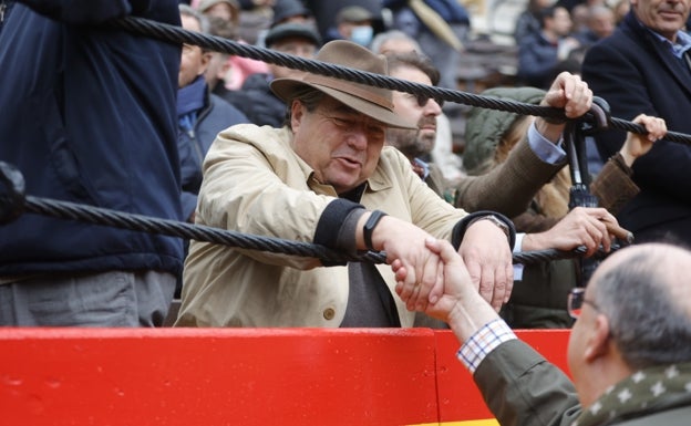 Vicente Boluda y la gabardina taurina