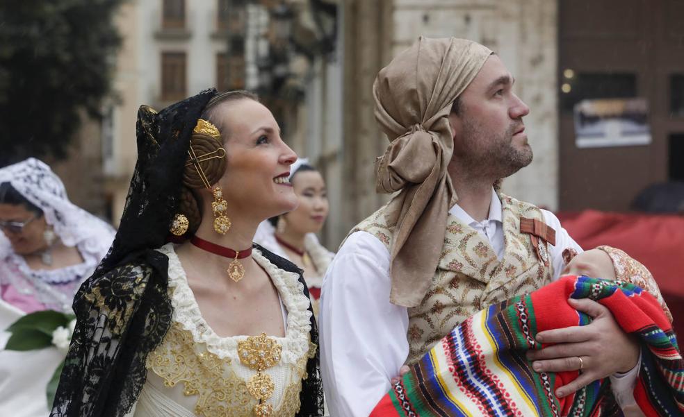 El fervor a la Virgen puede con la lluvia