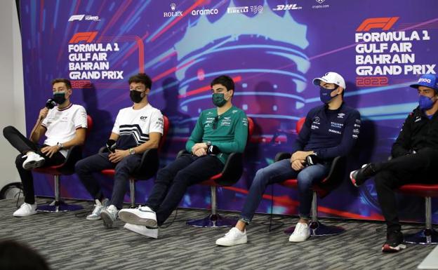 Sainz y Alonso dan esperanzas en el inicio del GP de Baréin