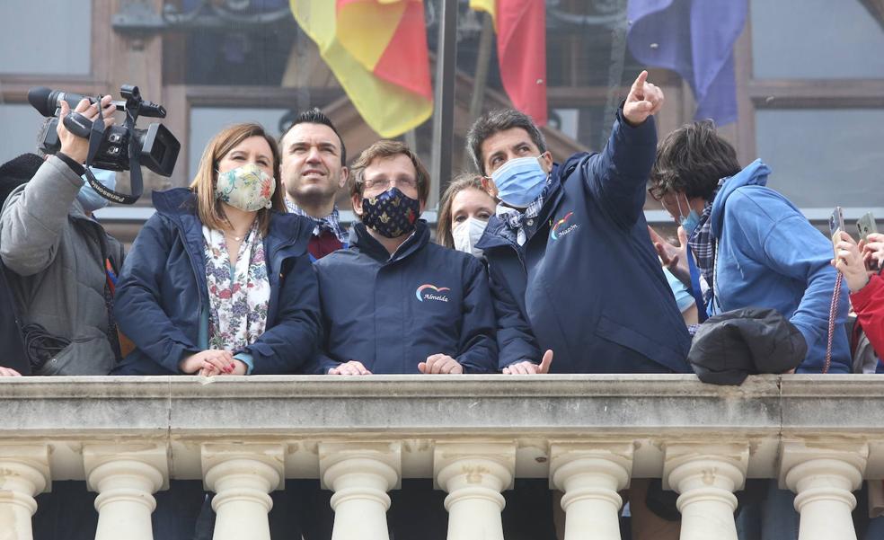 La lluvia da un respiro a la mascletà