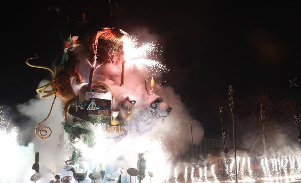 Las Fallas sobreviven a todas las desgracias