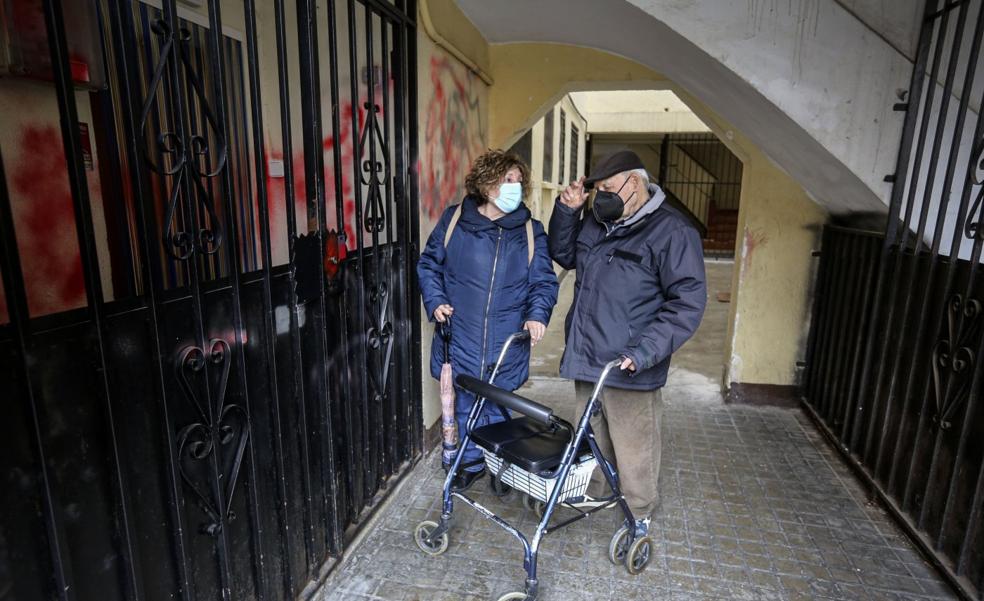 «Vivo con 300 euros y ya casi no uso la estufa»