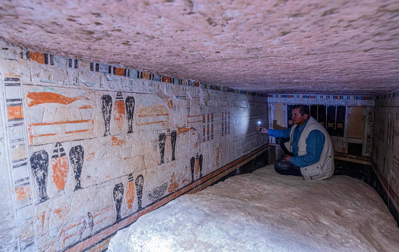 Egipto descubre cinco tumbas faraónicas en Saqqara