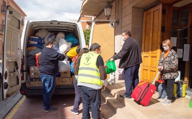 Bétera reúne tres camiones de alimentos, medicamentos y ropa para la población ucraniana y abre una oficina