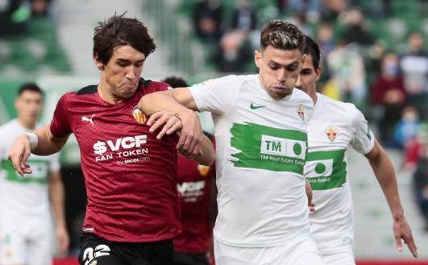El aficionado que vibró en la final de Sevilla alarga la magia del carril zurdo de Paterna