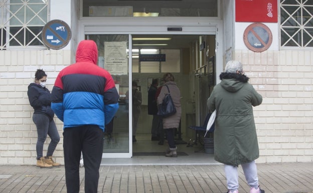 La presión se agrava en los centros de salud de la Comunitat con esperas de hasta dos semanas para tener cita