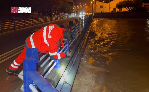 Turbinas en marcha para bajar el nivel de la Albufera