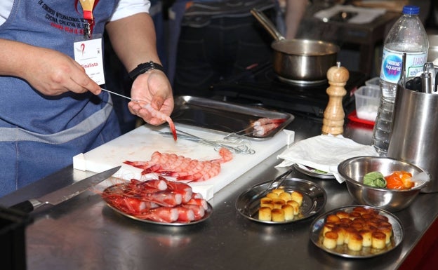 Un chef local y dos de restaurantes con estrellas Michelin, finalistas del Concurso de la Gamba Roja de Dénia