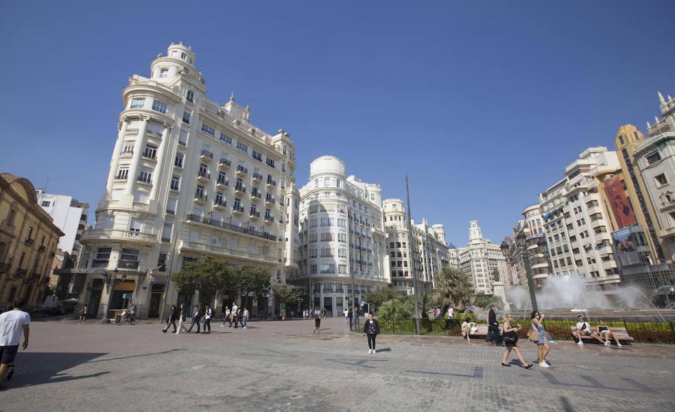 Urbanismo sigue dejando en el aire el paso de autobuses y taxis por la nueva plaza del Ayuntamiento de Valencia