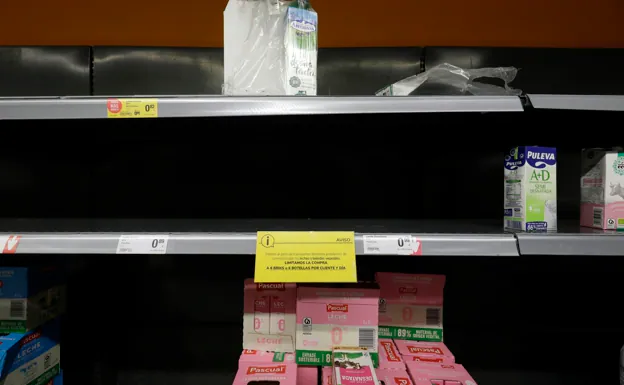 Las claves de la crisis de la leche: ¿Por qué no hay bricks en los supermercados?