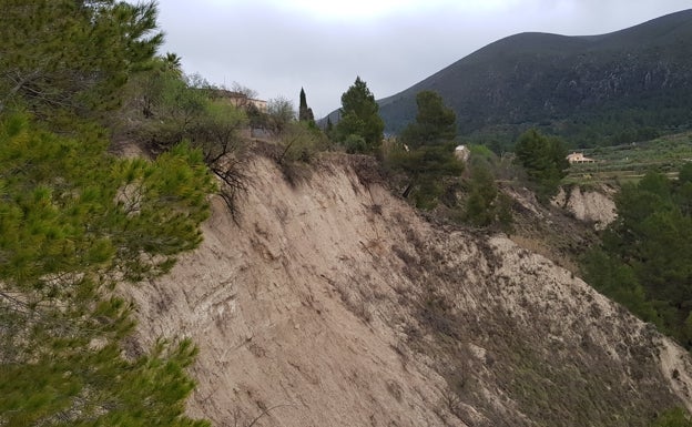 Las lluvias agravan la situación del barranco de Caraita en Benillup