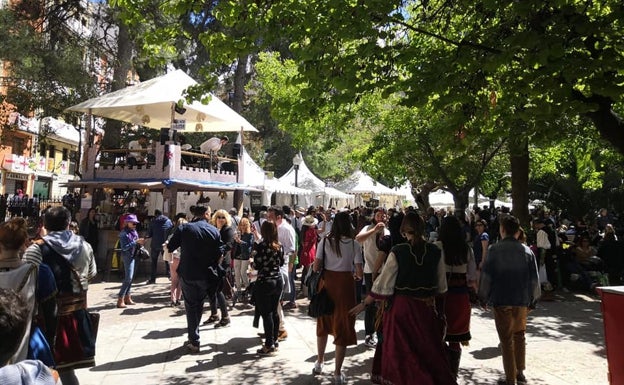 Una treintena de puestos callejeros complementará la oferta gastronómica de Alcoi en Fiestas