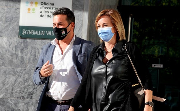 La Fiscalía pide el archivo del caso contra los alcaldes de El Verger y Els Poblets por su vacunación irregular