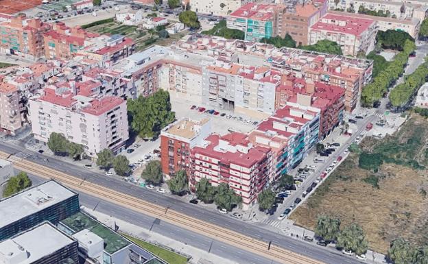 Valencia convierte un solar en una nueva plaza peatonal con zonas verdes