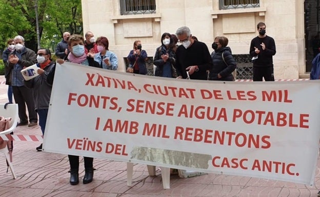 Vecinos del casco antiguo de Xàtiva piden comparecer ante les Corts para exponer el problema de la red municipal de agua