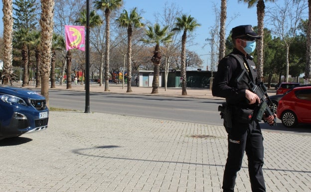 Tres traficantes ocultaban la cocaína en coches de alta gama en una nave de Catarroja