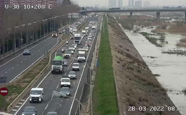 22 kilómetros de atascos para entrar y salir de Valencia