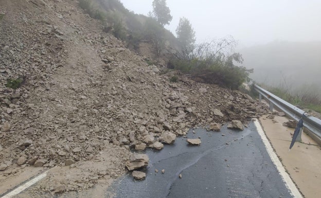 El temporal ocasiona cortes de carretera en l'Alcoià y el Comtat durante el fin de semana