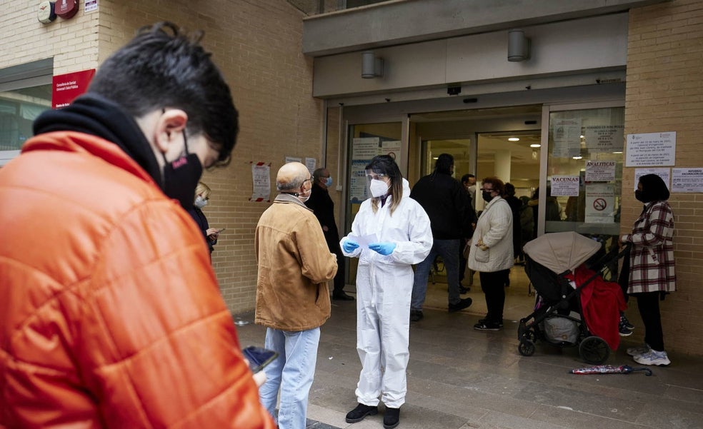 Los médicos alertan de que los centros de salud seguirán atascados pese a las nuevas medidas