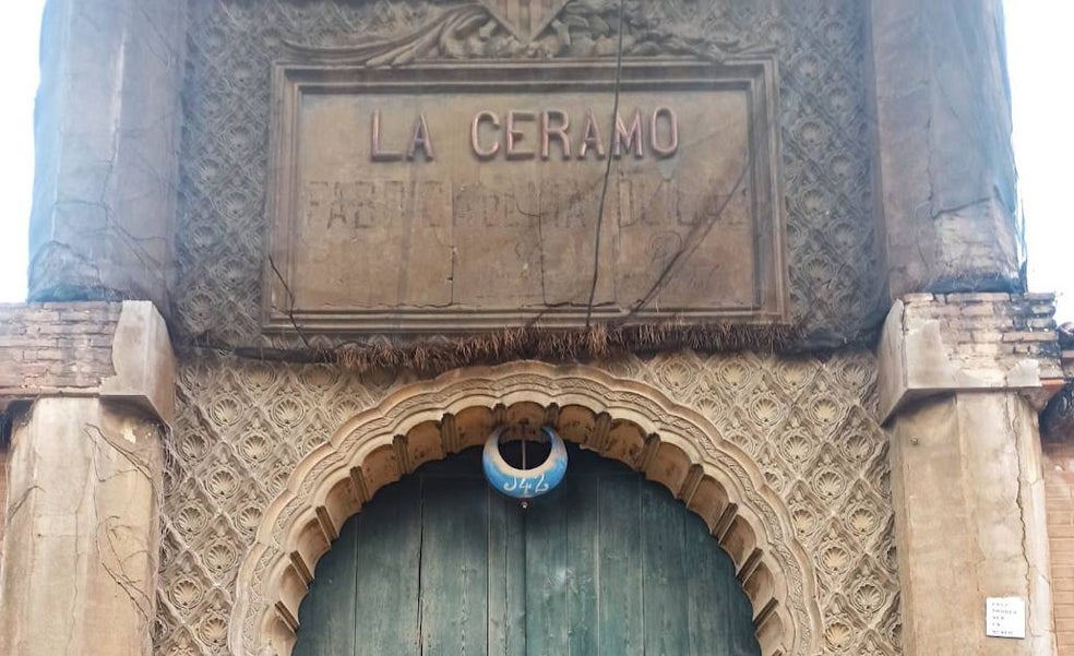 Las pintadas arruinan la Ceramo a la espera de la rehabilitación de la vieja fábrica