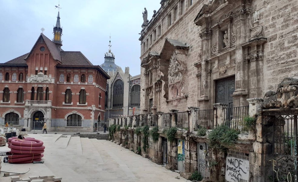 Los dueños de las 'covetes' alertan del riesgo de un 'skatepark' enfrente de la Lonja