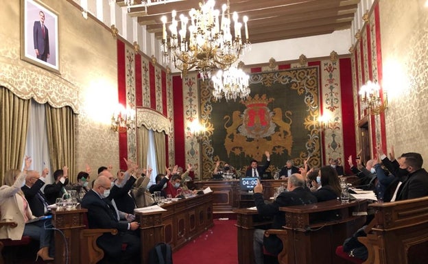 Bronco debate en el pleno para acordar la creación de una comisión de investigación sobre las oposiciones a Policía Local