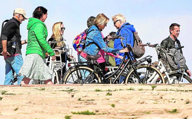 De la tumbona al metaverso: retos del turismo en vísperas de la Semana Santa