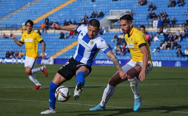 El Hércules gana sin brillo al Puertollano (2-1) y reconduce su clasificación para la promoción