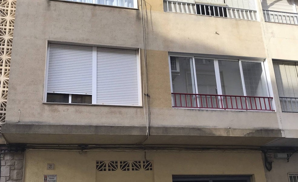 Un fallo del sistema judicial permitió que el parricida de Sueca mantuviera el régimen de visitas con su hijo