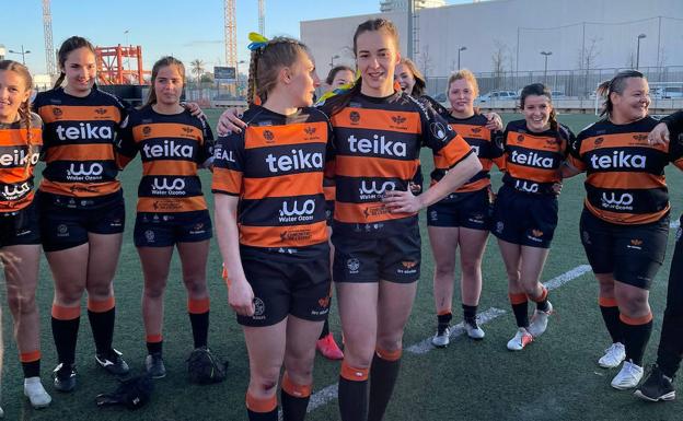 Dos jugadoras de rugby refugiadas ucranianas debutan con Les Abelles