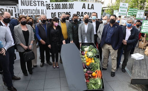 Los agricultores convocan una tractorada en Alicante por «el abandono del campo»