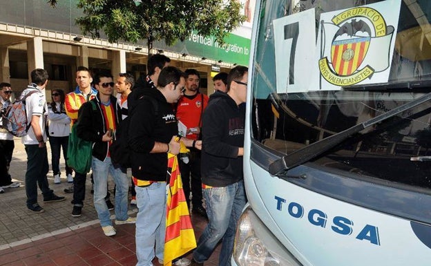 Autobuses, pantallas... la afición del Valencia se prepara para la final de Copa