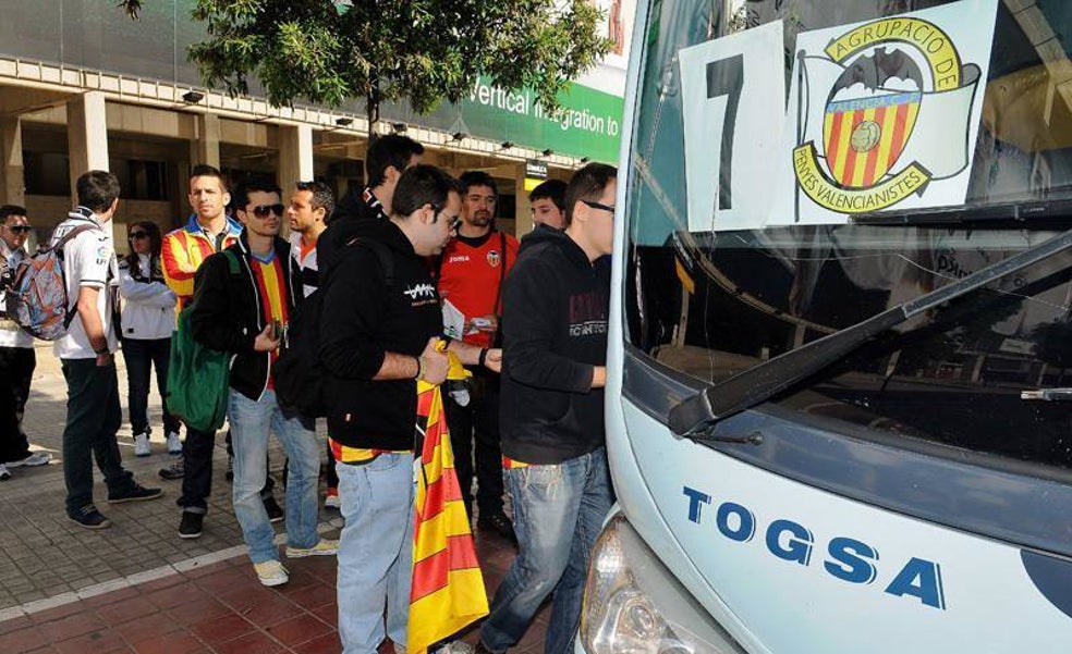 Autobuses, pantallas... la afición del Valencia se prepara para la final de Copa