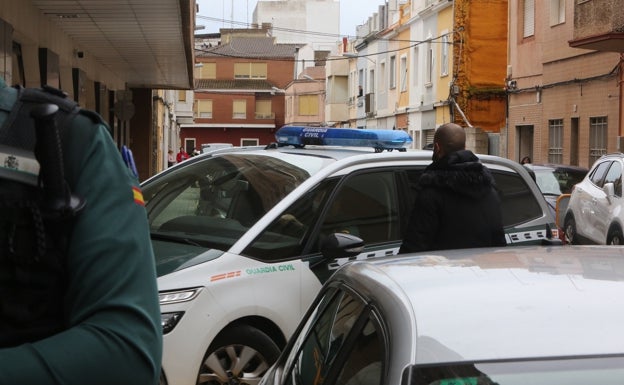 Denuncian cárcel provisional y sin fianza por parricidio de Sueca