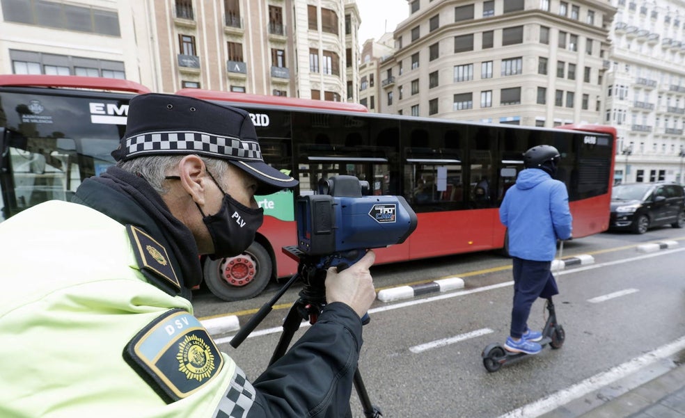 Los accidentes de patinetes se mantienen muy por encima de los registrados con bicicletas en Valencia