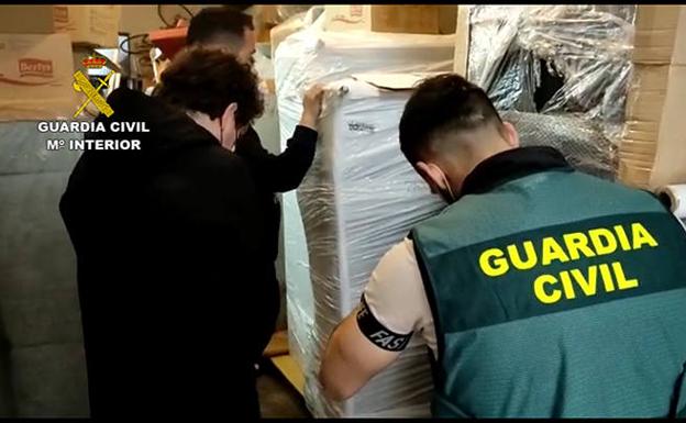 Desmantelada una falsa tienda de sofás por internet por una estafa de medio millón de euros