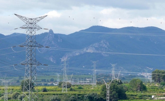 Una avería en un puente del tendido eléctrico deja sin luz a medio millar de usuarios de l'Alfàs del Pi