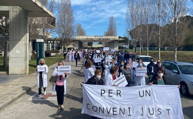 El personal del Hospital de Dénia baraja ir a la huelga por las condiciones laborales