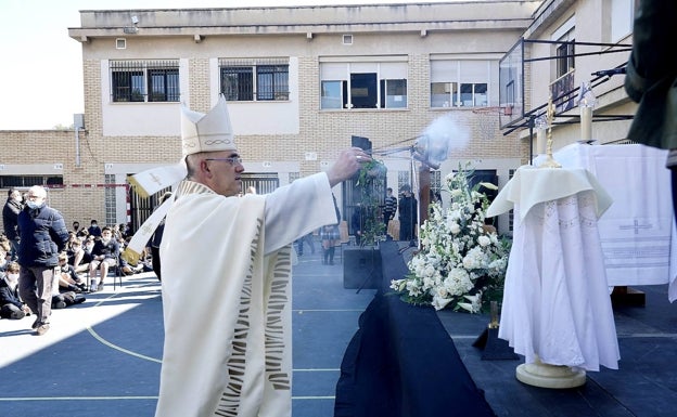 La capilla del colegio Fasta Madre Sacramento de Torrent custodia la primera reliquia en España del beato Carlos Acutis