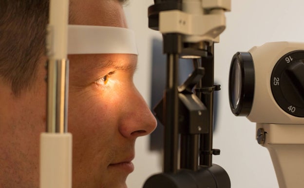 Sanidad no prevé ni una sola nueva plaza de óptico y los profesionales reclaman 200
