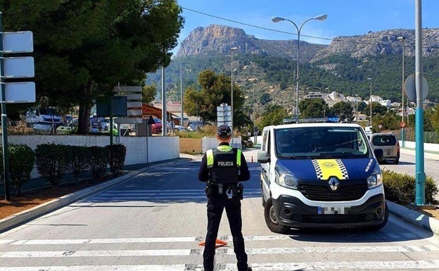 Calp incrementa la vigilancia en los paseos marítimos y playas esta Semana Santa