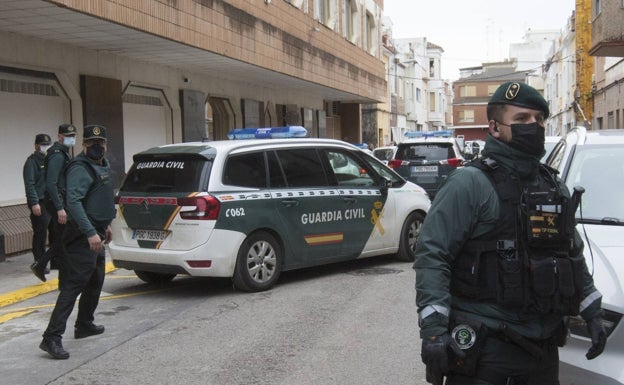 «Hay que buscar soluciones y poner más medios materiales y personales»