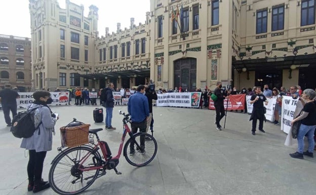 Una nueva manifestación clama contra el cierre de la línea férrea Cuenca-Utiel