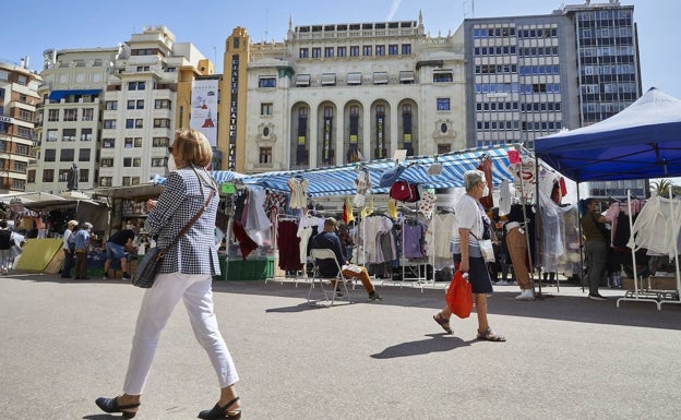 Cs pregunta si el mercadillo coincidirá con el Ágora de diseño de Valencia