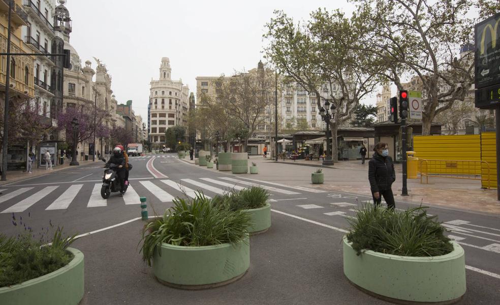 El Ágora frente a la plaza de los trastos de Valencia
