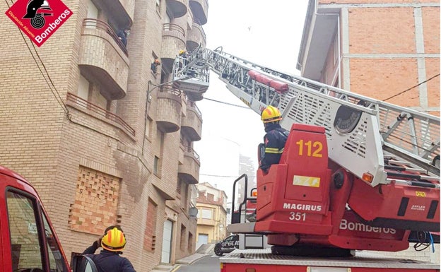 Rescatan a un niño en Banyeres que había quedado atrapado en su cuarto